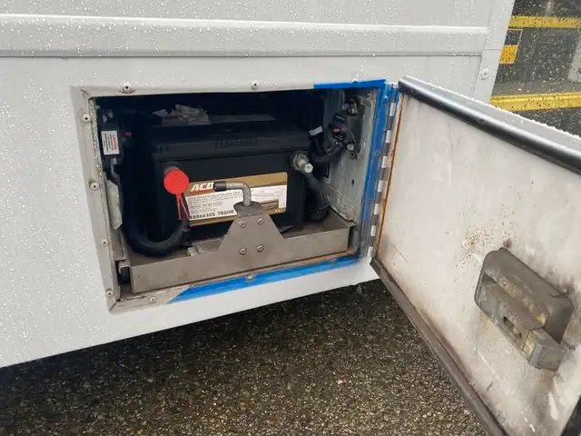 2018 chevrolet Express G4500 21 Passenger Bus With Wheelchair Ac in Heavy Trucks in Richmond - Image 37