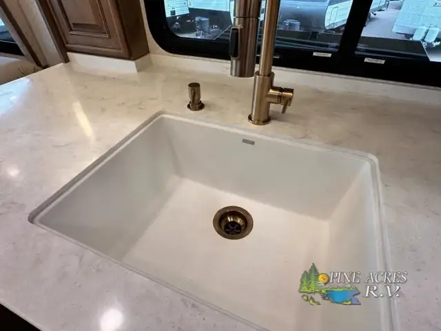 2023 Entegra Coach Cornerstone 45B 605 h.p. 26K Miles in RVs & Motorhomes in Moncton - Image 31