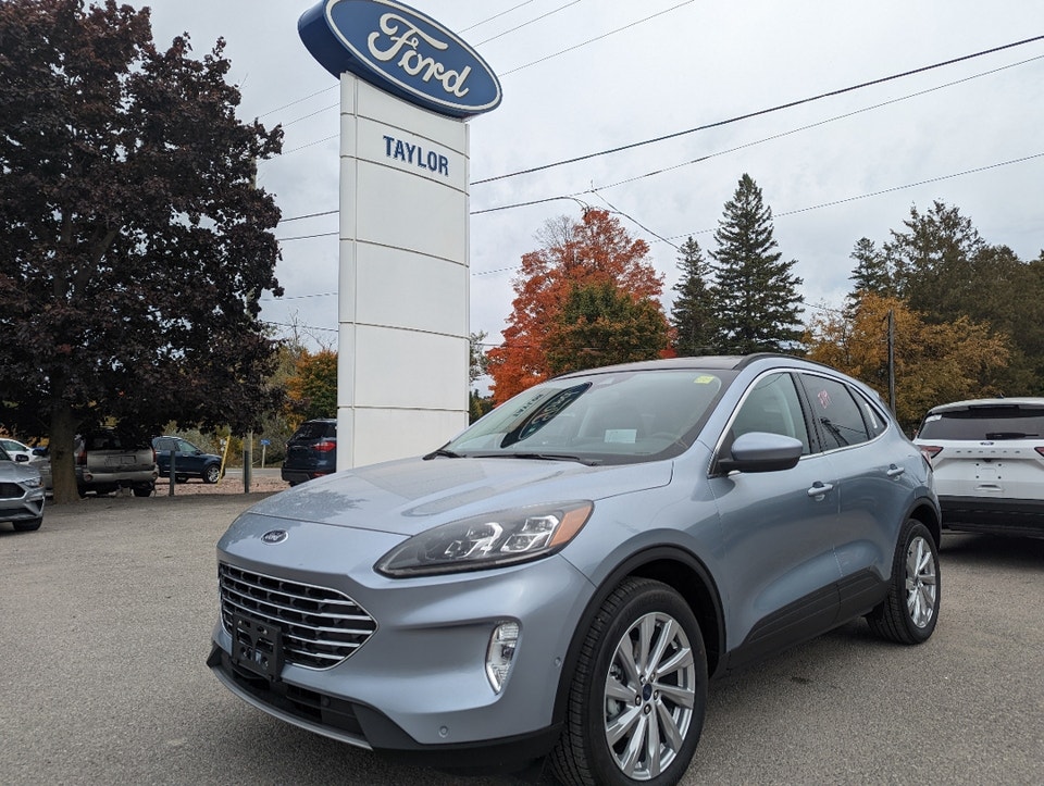  2022 Ford Escape Titanium Hybrid