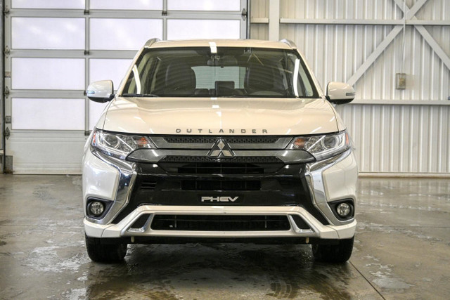 2022 Mitsubishi Outlander PHEV SE S-AWC 4 cyl. 2.4L , sièges cha in Cars & Trucks in Sherbrooke - Image 2