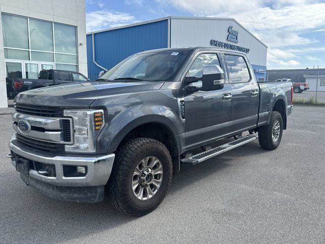 2018 Ford Super Duty F-350 SRW XLT - GAS in Cars & Trucks in Calgary