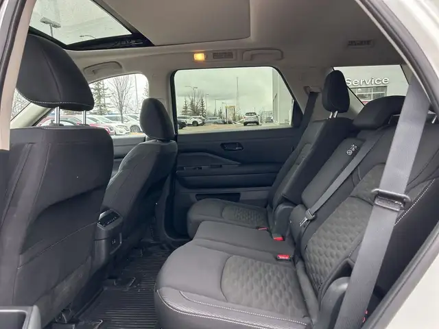 2024 Nissan Pathfinder SV 4X4 - 8 PASSENGER / PANORAMIC SUNROOF in Cars & Trucks in Calgary - Image 15