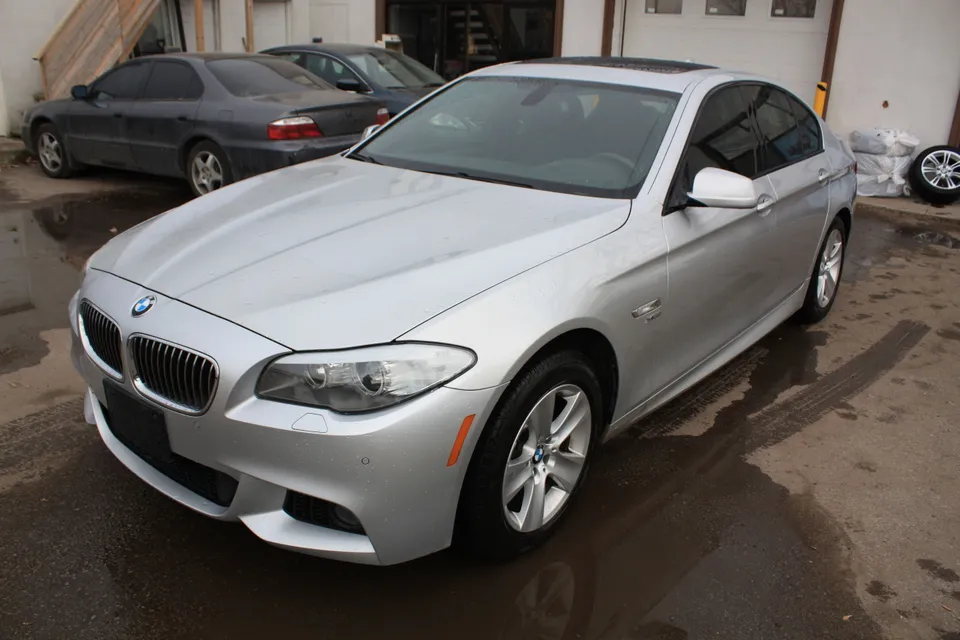 2012 BMW 528i xDrive M-package, No Accidents, 40 service records