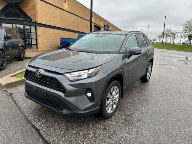2023 Toyota RAV4 XLE AWD 1 Owner Sunroof Leather Navigation in Cars & Trucks in Mississauga / Peel Region - Image 2