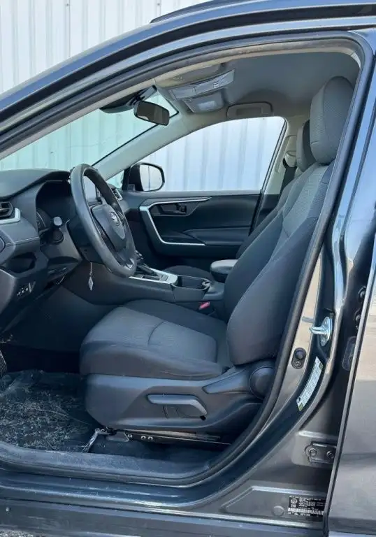 2021 Toyota RAV4 LE in Cars & Trucks in Longueuil / South Shore - Image 11