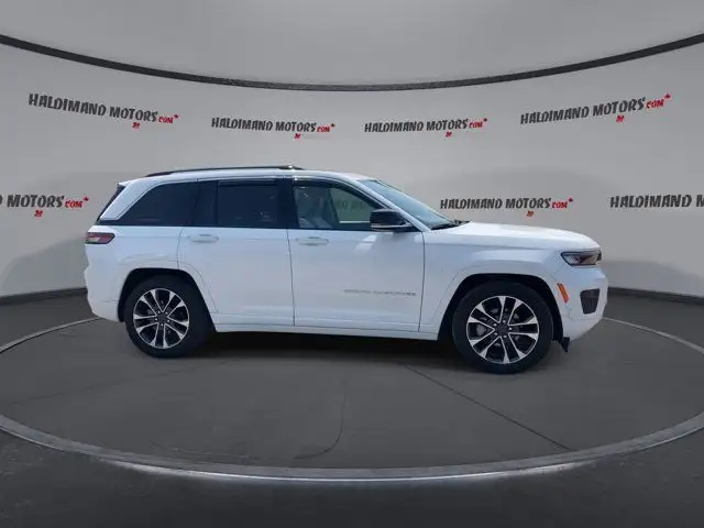 2023 Jeep Grand Cherokee Overland in Cars & Trucks in Hamilton - Image 10
