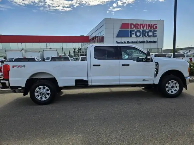 2023 Ford Super Duty F-350 SRW XLT 4WD Crew Cab 8' Box, 6.7L V8  in Cars & Trucks in St. Albert - Image 8