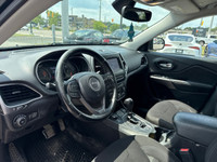 Do not miss out on this low mileage, locally owned and traded and nicely optioned 2019 Jeep Cherokee... (image 8)