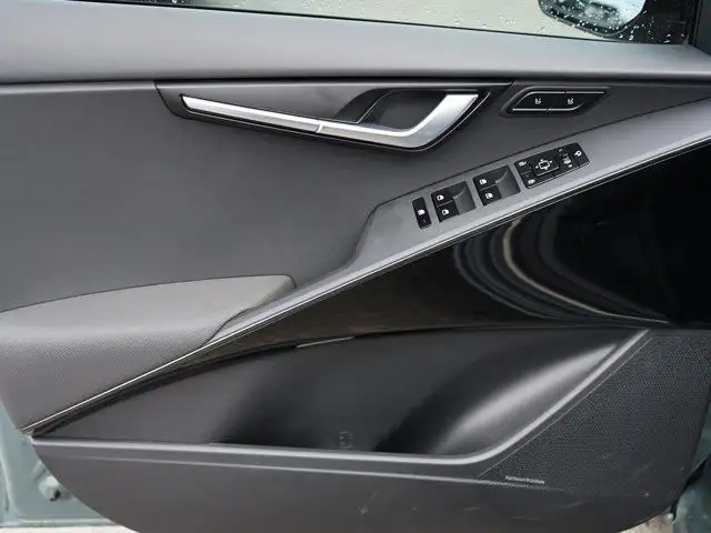 2025 Kia Niro SX | Sunroof | Leather dans Autos et camions dans Hamilton - Image 13