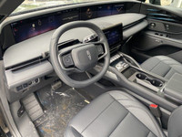 The 2025 Nautilus is a new take on the midsize favourite Lincoln. The front end and signature grill... (image 3)
