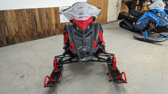 2024 Polaris Industries 650 INDY XC 137 Red/Grey in Snowmobiles in Barrie - Image 3