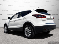 Snatch a steal on this certified 2023 Nissan Qashqai S before someone else snatches it. Roomy but ea... (image 3)