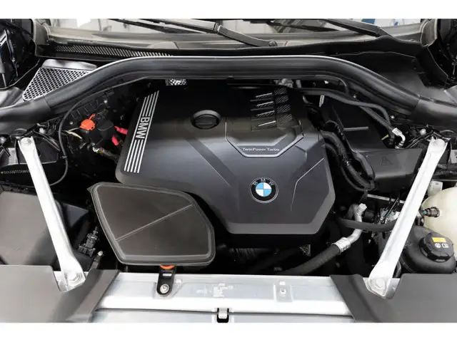 2022 BMW X4 xDrive30i in Cars & Trucks in Vancouver - Image 32