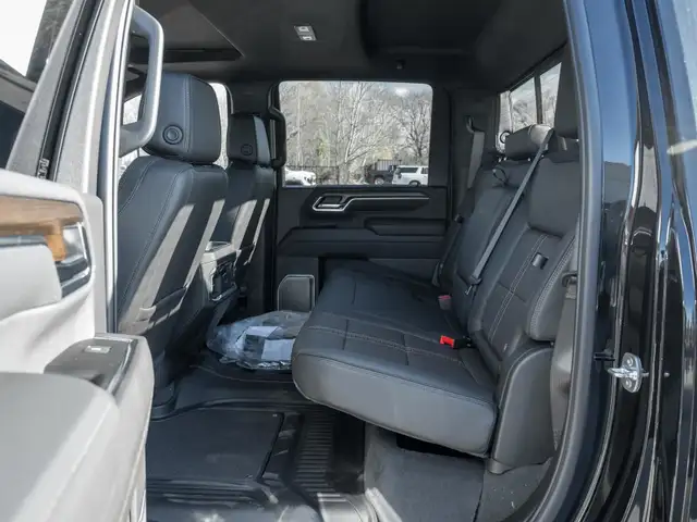 2025 Chevrolet SILVERADO 2500HD High Country- Diesel | Power Ret in Cars & Trucks in Markham / York Region - Image 33