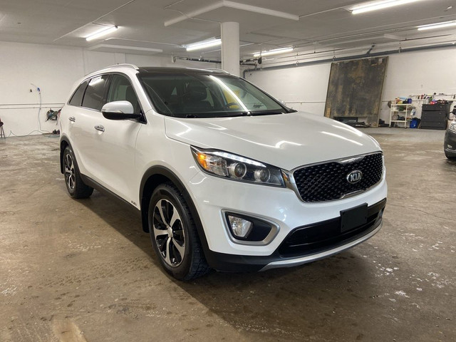 2016 Kia Sorento AWD 3.3L EX+ 7-Seater LEATHER PANO ROOF in Cars & Trucks in Calgary - Image 3