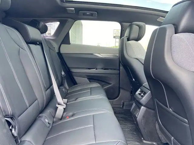 2025 Cadillac OPTIQ Luxury in Cars & Trucks in Calgary - Image 27