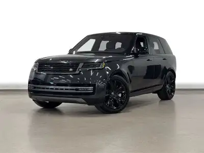 Le Land Rover New Range Rover P530 SE SWB 2023 est un VUS de luxe pleine grandeur doté d’un moteur V...