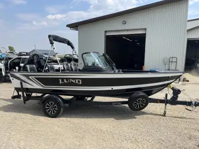 2025 Lund 1875 Impact XS Sport The 18 foot 1875 Lund Impact is the ideal family fishing boat. The id...