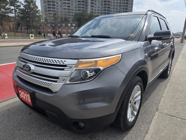 2013 Ford Explorer XLT-4WD- Backup Cam - Panoramic Sunroof- Blue in Cars & Trucks in City of Toronto - Image 3