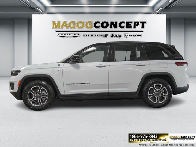  2022 Jeep Grand Cherokee 4xe Trailhawk 4xE TOIT PANO ÉCRANS PAS in Cars & Trucks in Sherbrooke - Image 2