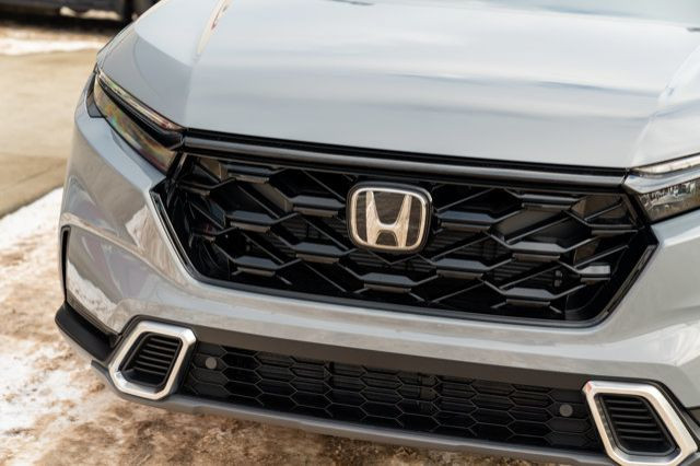 2026 Honda CR-V Hybrid Touring in Cars & Trucks in Edmonton - Image 3