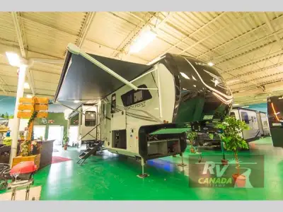 Please Call Us At 613.851.7326 with any questions? Jayco North Point fifth wheel 381CKRE highlights:...