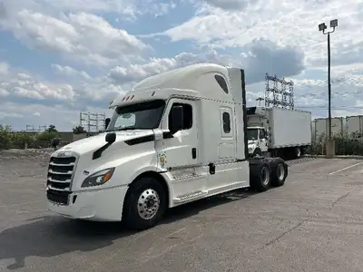 2020 FREIGHTLINER T12664ST;Heavy Duty Trucks - Conventional Truck w/ Sleeper MANAGERS SPECIAL Penske...