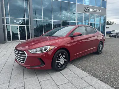 Ce Hyundai Elantra LE 2017 est disponible chez Blais Mazda à Ste-Marie. Contactez notre équipe des v...