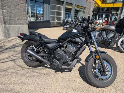 2019 Honda Rebel 500 ABS with only 5,675 km. Very clean unit with Vance and Hines slip on exhaust. C...