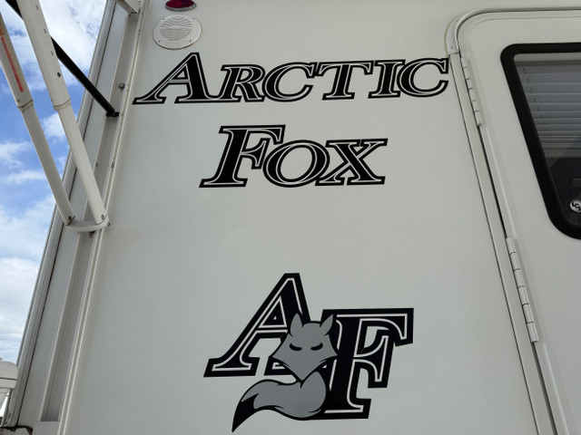 2020 ARCTIC FOX 811 in Travel Trailers & Campers in St. Albert - Image 3