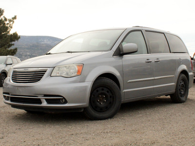 2014 Chrysler Town & Country Touring BC Vehicle - Clean Carfa...