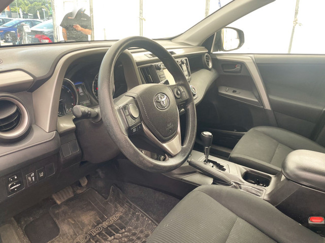 2018 Toyota RAV4 LE *SIÈGES CHAUFF* RÉG ADAPT BLUETOOTH GR SÉCUR in Cars & Trucks in Laurentides - Image 3