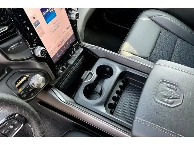 2025 Ram 1500 SPORT CREW Nav Surround Camera Pano Roof dans Autos et camions dans Région de Mississauga/Peel - Image 9
