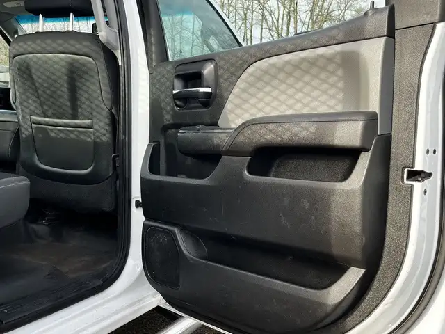 2017 GMC Sierra 3500HD Crew Cab 4x4 9 Foot Flatdeck dans Camions lourds dans Delta/Surrey/Langley - Image 29