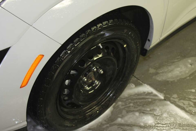 2023 Hyundai Kona EV PREFERRED in Cars & Trucks in City of Montréal - Image 3