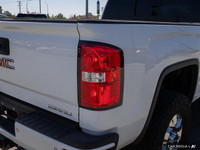 ENGINE DURAMAX 6.6L TURBO-DIESEL V8 B20-DIESEL COMPATIBLE (445 hp [332 kW] @ 2800 rpm 910 lb-ft of t... (image 5)
