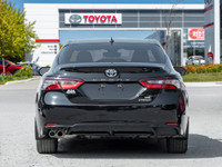Midnight Black Metallic 2022 Toyota Camry Hybrid SE! Sunroof / Half Leather Seats / Push Button Star... (image 8)
