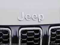 This Jeep Compass delivers a Intercooled Turbo Regular Unleaded I-4 2.0 L/122 engine powering this A... (image 9)