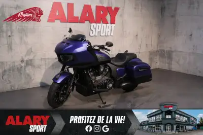 Cette MOTOCYCLETTE INDIAN CHALLENGER DARK HORSE POWERBAND 2024 est disponible DÈS MAINTENANT! Contac...