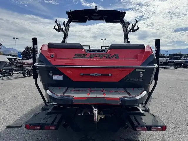 2025 Supra SV 450 in Powerboats & Motorboats in Saskatoon - Image 4