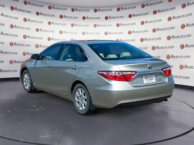 2015 Toyota Camry Hybrid 4dr Sdn LE in Cars & Trucks in Lethbridge - Image 5