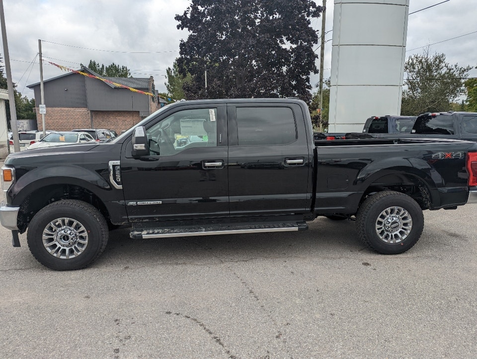  2022 Ford Super Duty F-250 SRW XLT *Chrome, 6.7L Diesel, Nav, Powerscope Mirrors, Tailgate Step*