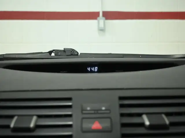 2008 Toyota Camry Hybrid Leather Heated Seats Sunroof Push Butto in Cars & Trucks in Mississauga / Peel Region - Image 20