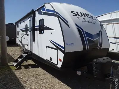 Features Include 1 Slide Ducted A/C Power Awning Gas/Electric Water Heater w/DSI 8 Cu. Ft. Refrigera...