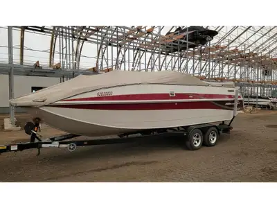 PrinceCraft Vacanza 250 2005 Longeur / Length : 25’ Largeur / Beam : 102” Capacité / Capacity : 14 P...