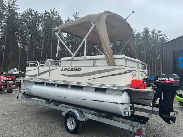 2006 18' LEGEND PONTOON 25HP MERCURY 4-STROKE EFI BIGFOOT in Powerboats & Motorboats in Peterborough - Image 4