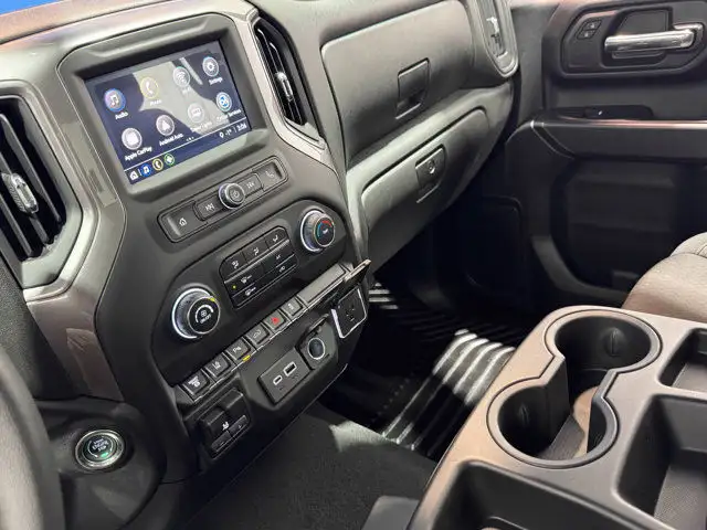 2024 Chevrolet Silverado 2500HD Custom- Blacked Out - Power Seat in Cars & Trucks in Barrie - Image 35
