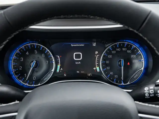 2025 Chrysler Pacifica Select in Cars & Trucks in Barrie - Image 4