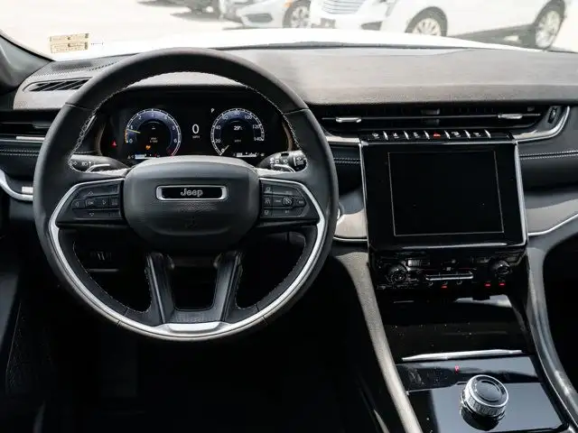 2025 Jeep Grand Cherokee L Altitude dans Autos et camions dans Barrie - Image 3