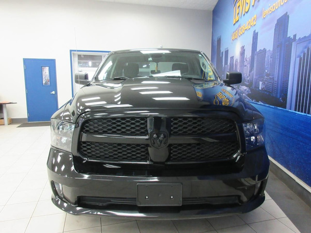 RAM 1500 CLASSIC 2023 EXPRESS V6 3.6L 4X4 QUAD-CAB BOITE 6'4" 54 in Cars & Trucks in Lévis - Image 4